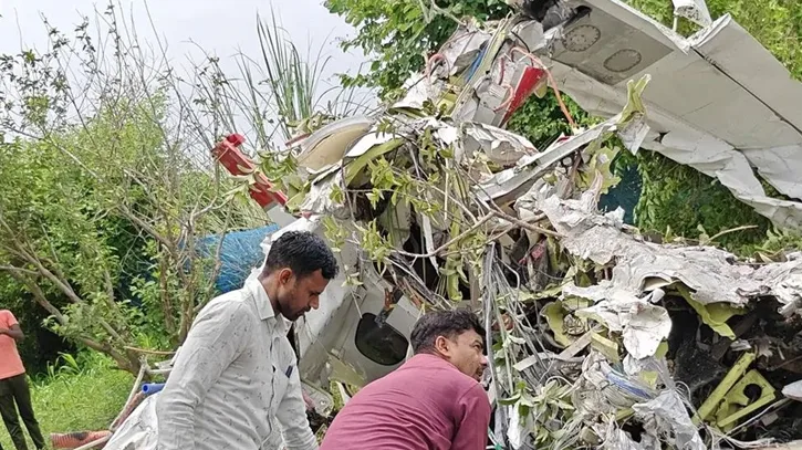 ভারতের কানপুরে প্রশিক্ষণ বিমান বিধ্বস্ত, প্রাণগেল ২ পাইলটের