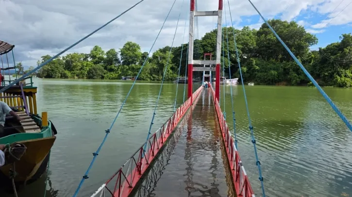 রাঙামাটিতে পানির নিচে ঝুলন্ত সেতু, পর্যটকদের প্রবেশে নিষেধাজ্ঞা