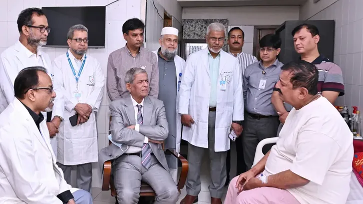 ভূমিমন্ত্রীকে দেখতে হাসপাতালে গেলেন রাষ্ট্রপতি