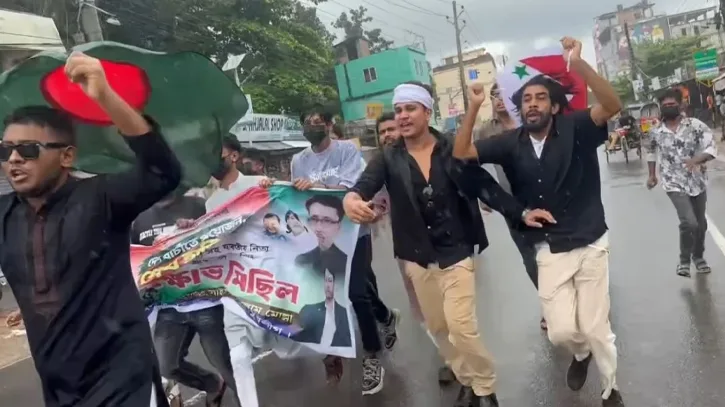 মাথায় কাফনের কাপড় বেঁধে নিষিদ্ধ ছাত্রলীগের মিছিল, আটক ১