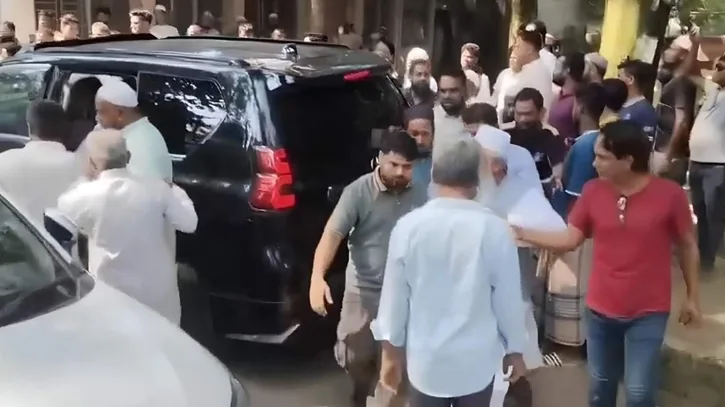 বিএনপি-জামায়াত নেতাকর্মীদের মধ্যে তুমুল সংঘর্ষ