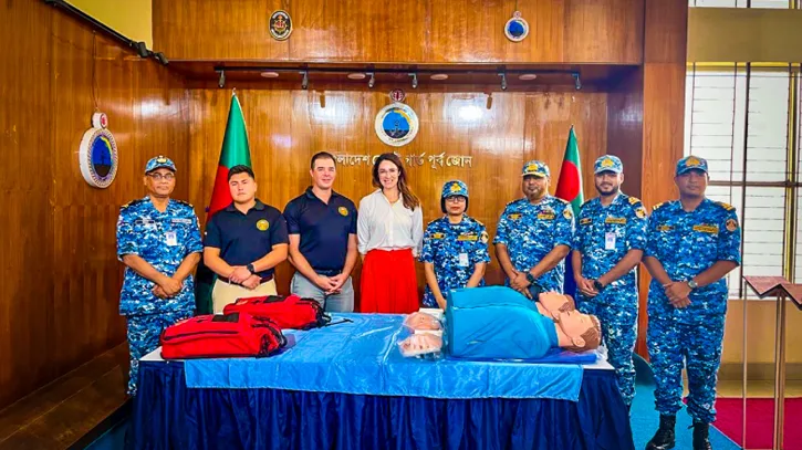 বাংলাদেশ কোস্ট গার্ডের জন্য জরুরি চিকিৎসা সরঞ্জাম দিল যুক্তরাষ্ট্র