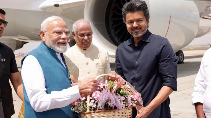 চেন্নাই বিমানবন্দরে মোদিকে বরণ করে নিলেন মুখ্যমন্ত্রী বিজয়