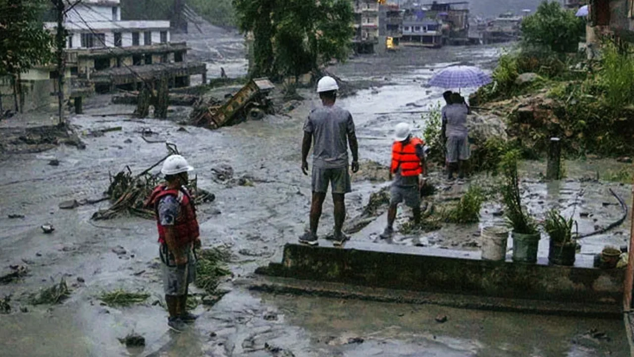 নেপাল-তিব্বতে ভয়াবহ বন্যায় প্রাণহানি ১,২২৫, নিখোঁজ ৪,৭৫৭