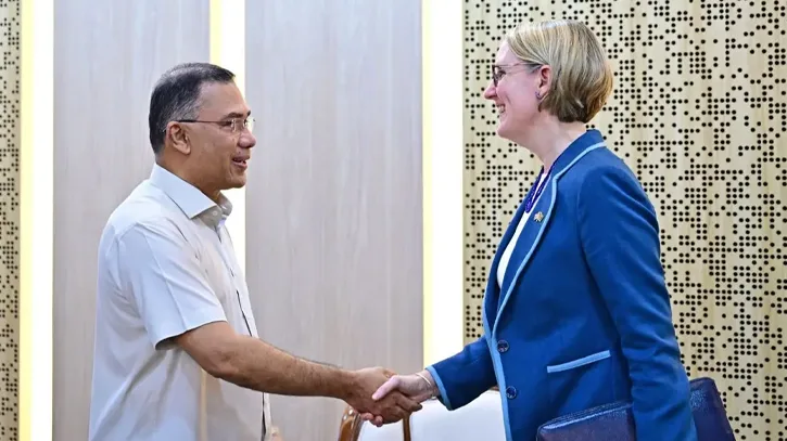 প্রধানমন্ত্রীর সঙ্গে যুক্তরাজ্যের হাইকমিশনারের সৌজন্য সাক্ষাৎ