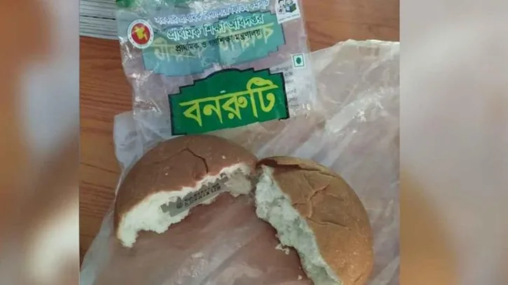 মাগুরায় স্কুল ফিডিংয়ের বনরুটিতে মিলল ধারালো ব্লেড