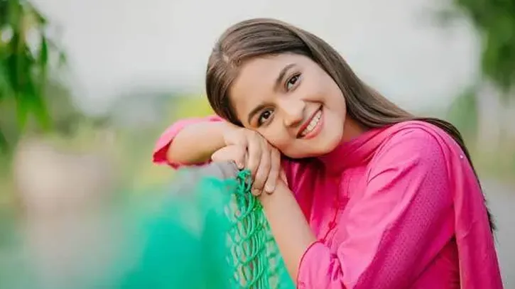 গোলাপি বাস’ নিয়ে মুখ খুললেন সাদিয়া আয়মান