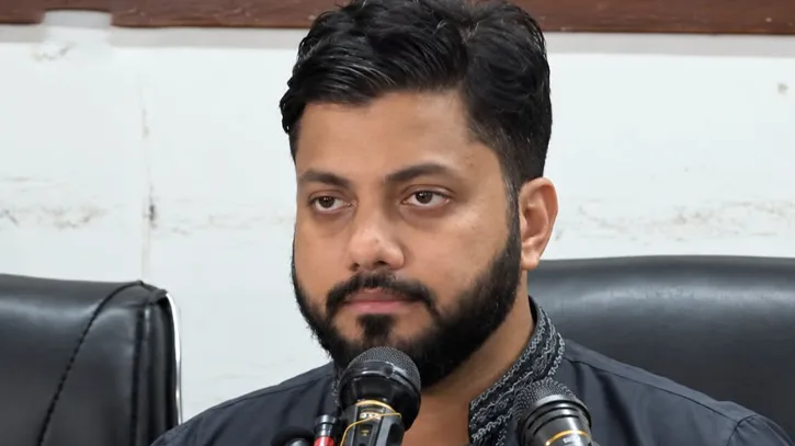 প্রতিমন্ত্রীর পদ থেকে ইশরাক হোসেনের পদত্যাগ