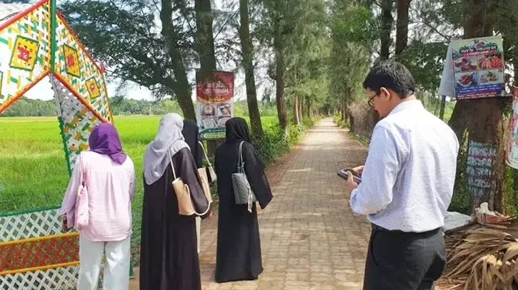 ক্লাস ফাঁকি দিয়ে বিনোদনকেন্দ্রে আড্ডা, চন্দনাইশে আটক ৩৫ শিক্ষার্থী