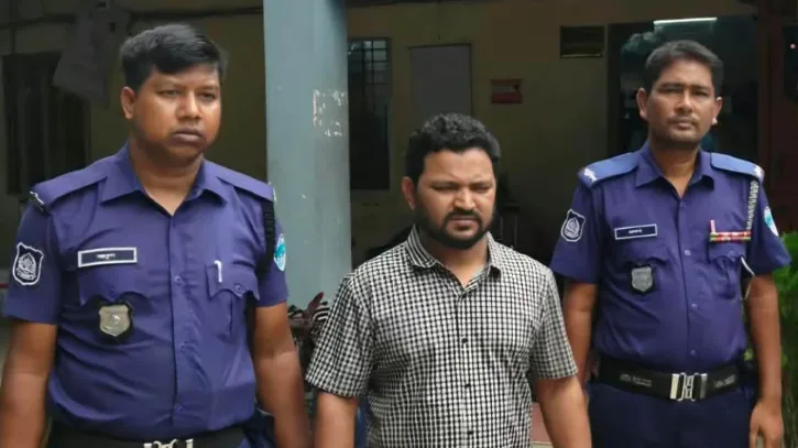 ভারতে পালানোর চেষ্টা, স্বেচ্ছাসেবক লীগ সহসভাপতি আটক