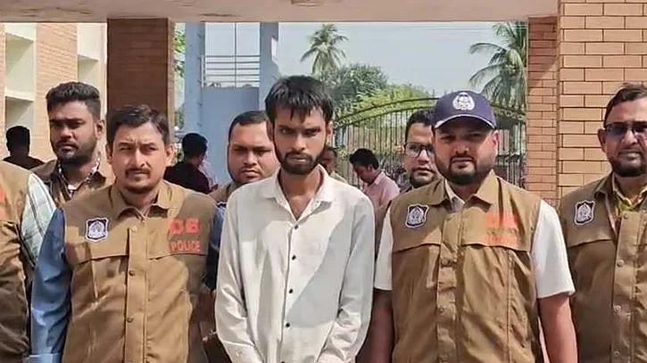 প্রধানমন্ত্রীর অতিরিক্ত প্রেস সচিবের সহকারী পরিচয়ে প্রতারণার অভিযোগে ছাত্রলীগ নেতা গ্রেপ্তার