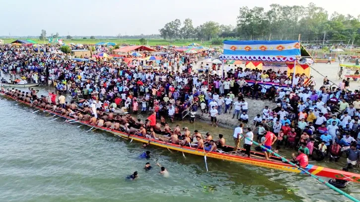 নৌকাবাইচ ঘিরে বিএনপি-জামায়াত মুখোমুখি, শেষ পর্যন্ত জারি ১৪৪ ধারা