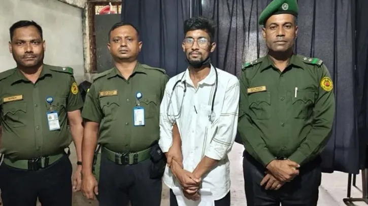 ঢামেকের জরুরি বিভাগে ভুয়া চিকিৎসক আটক