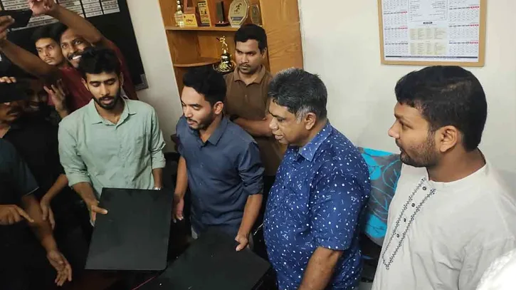 রাবিতে সাংবাদিকদের ওপর হামলার সিসিটিভি ফুটেজ মুছে ফেলার অভিযোগ