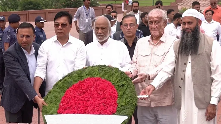 জাতীয় স্মৃতিসৌধে নতুন মন্ত্রী-প্রতিমন্ত্রীদের শ্রদ্ধা নিবেদন