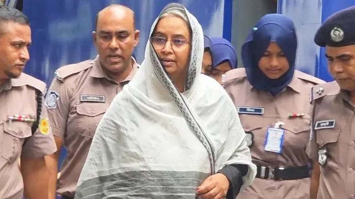 ‘জামিন চাই না, বাসায় যাওয়ার তাড়াও নেই’: ট্রাইব্যুনালে দীপু মনি