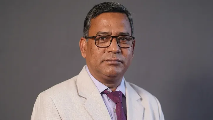 জাতীয় সংগীতের সময়ে শেখ হাসিনার ছবি প্রদর্শন, বিভাগীয় চেয়ারম্যানের অব্যাহতি