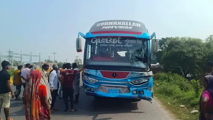 ঢাকা-আরিচা মহাসড়কে সাময়িকভাবে বন্ধ সেলফি পরিবহন