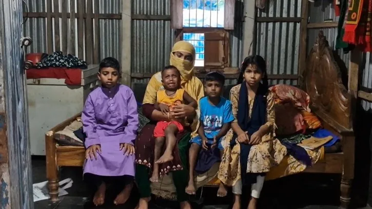 দুধের বদলে লবণ-পানি খাইয়ে সন্তানকে শান্ত রাখছেন অসহায় মা