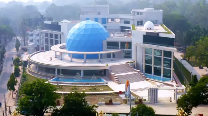 নভোথিয়েটারের সাবেক ডিজির দেশত্যাগে নিষেধাজ্ঞা
