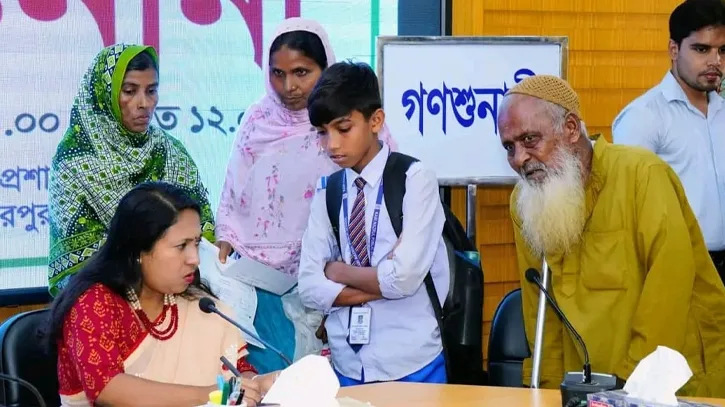 শেরপুরে গণশুনানিতে ১৮০ আবেদন, আর্থিক সহায়তা পেলেন ১৫১ জন