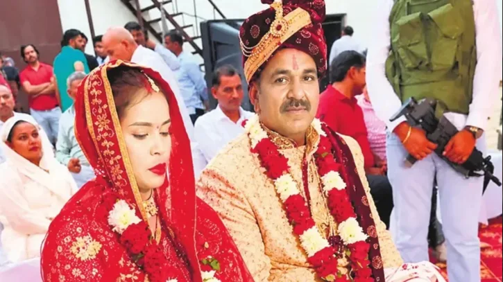 বিয়ের জন্য ১২ ঘণ্টার প্যারোলে মুক্তি, অনুষ্ঠান শেষে ফের কারাগারে বর