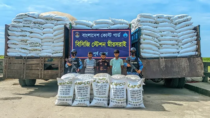 মিয়ানমারে পাচারের পথে ৯৬০ বস্তা ইউরিয়া সার উদ্ধার, আটক ৩