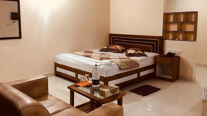কক্সবাজারে অপ্রাপ্তবয়স্কদের হোটেল রুম ভাড়া দিলেই আইনি ব্যবস্থা