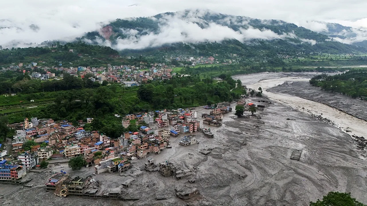 নেপালে ভয়াবহ বন্যায় প্রাণহানি বেড়ে ৯৬২
