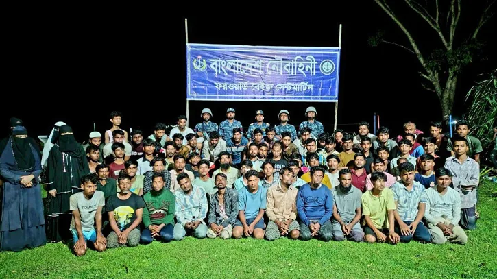 অবৈধ পথে মালয়েশিয়া যাওয়ার সময় বোট থেকে ১১ পাচারকারীসহ ৭৬ জন উদ্ধার