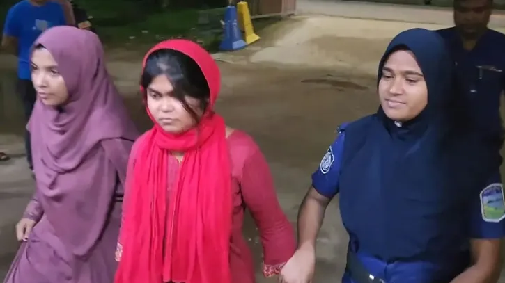 ফ্যামিলি কার্ড দেওয়ার কথা বলে অর্থ আদায়, এনসিপি নেত্রী আটক