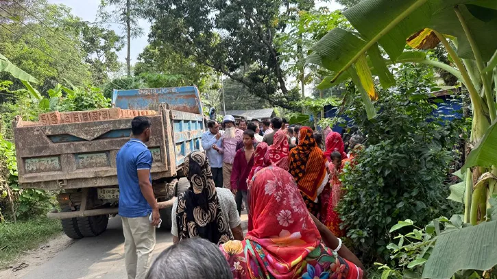 পূজা দিতে গিয়ে বিদ্যুৎস্পৃষ্ট হয়ে প্রাণ গেল গৃহবধূর