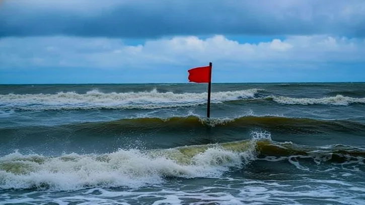 বঙ্গোপসাগরে লঘুচাপ, সমুদ্রবন্দরে ৩ নম্বর সতর্কসংকেত জারি
