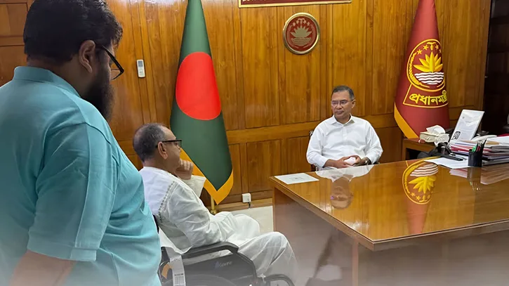 সংসদে আবেগঘন বক্তব্য শেষে প্রধানমন্ত্রীর সঙ্গে মির্জা আব্বাসের সৌজন্য সাক্ষাৎ