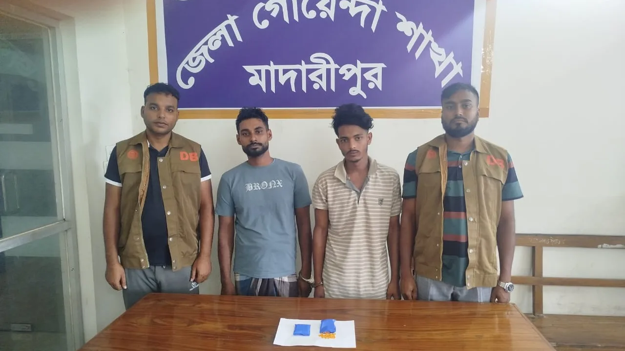 মাদারীপুরে ৩০০ পিস ইয়াবাসহ দুই মাদক ব্যবসায়ী গ্রেপ্তার