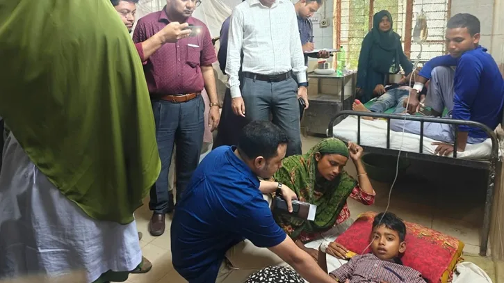 পঞ্চগড়ে স্কুল ফিডিংয়ের দুধ পানে অসুস্থ ১৭ শিক্ষার্থী হাসপাতালে