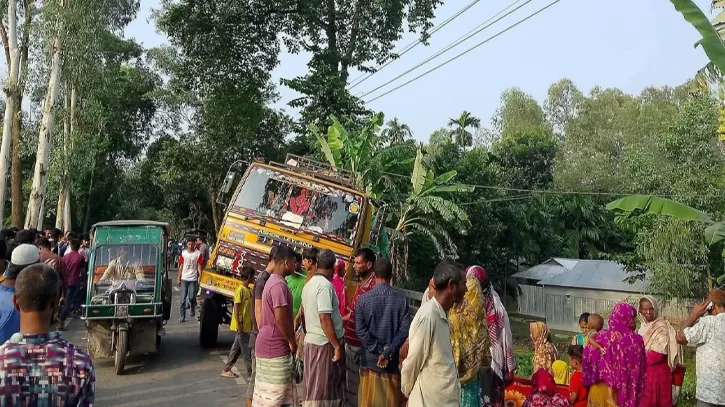 সকালের হাঁটাই হলো শেষ, ট্রাকচাপায় প্রাণ গেল দুই নারীর