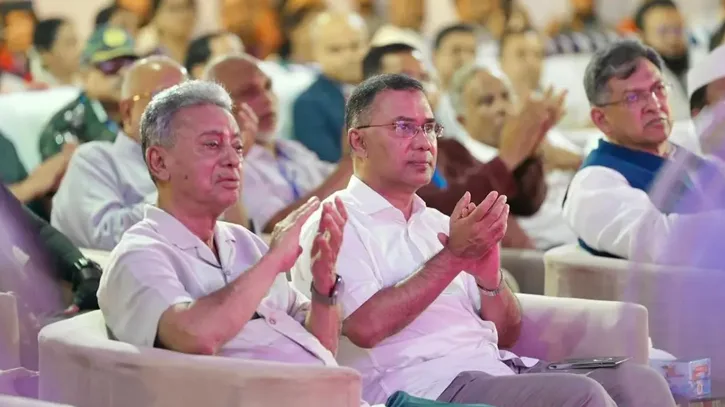 চট্টগ্রামের জেএম সেন হল পূজামণ্ডপ পরিদর্শনে প্রধানমন্ত্রী