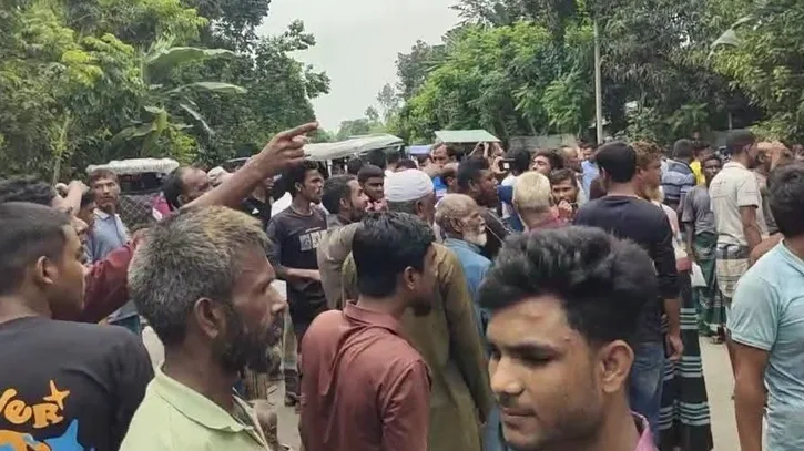 সারের দাবিতে কুড়িগ্রাম-ভুরুঙ্গামারী মহাসড়ক অবরোধ