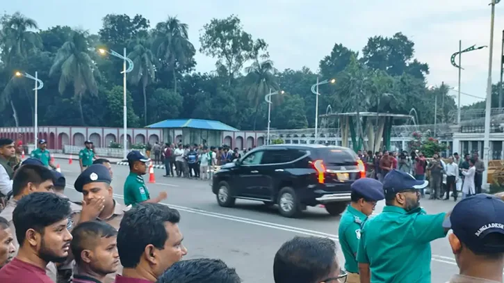 শপথ অনুষ্ঠান ঘিরে বঙ্গভবনে পৌঁছেছেন ৩ বাহিনীর প্রধান