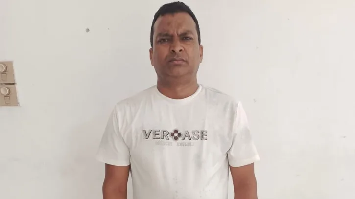 ভারত যাওয়ার সময় সীমান্ত চেকপোস্টে আ.লীগ নেতা গ্রেপ্তার