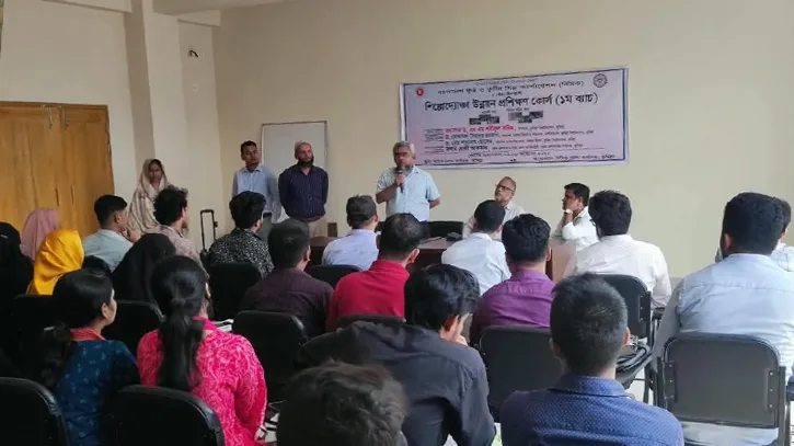 কুবি-বিসিক চুক্তির প্রথম কার্যক্রম শুরু, ৪১ শিক্ষার্থীকে শিল্পোদ্যোক্তা প্রশিক্ষণ