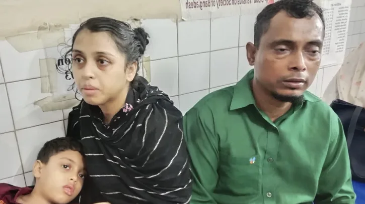 অচেতন করে স্বর্ণ ও ১০ লাখ টাকা লুটের অভিযোগ