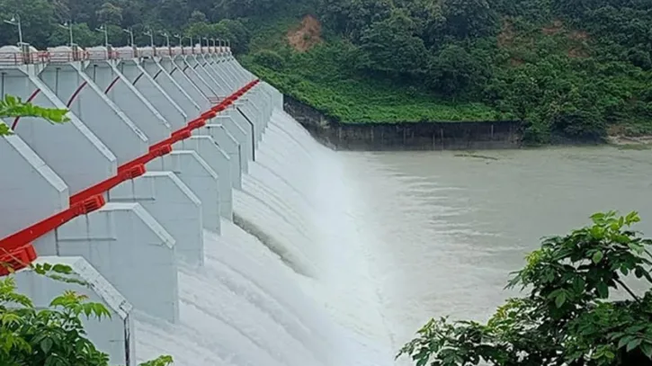 কাপ্তাই বাঁধে অস্বাভাবিক পানি বৃদ্ধি, ২ ঘণ্টা আগেই খোলা হলো ১৬ জলকপাট