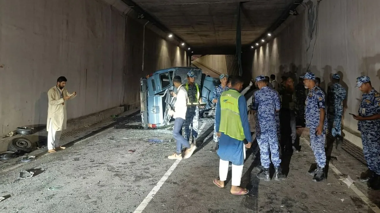 শাহজালালে বিমানবাহিনীর পিকআপ দুর্ঘটনা, প্রাণগেল ৩ সদস্যের