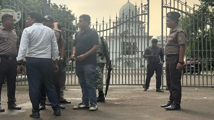 সুপ্রিম কোর্টের সামনে ককটেল বিস্ফোরণ