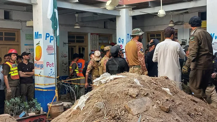 পাকিস্তানে স্কুলের ছাদ ধসে ৩০ জনের মৃত্যু, ২৯ জনই শিক্ষার্থী