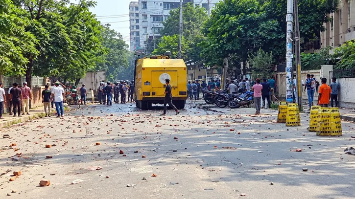 রাজধানীর উত্তরায় শ্রমিক-পুলিশ সংঘর্ষে আহত অর্ধশত