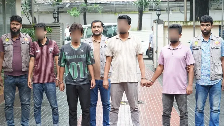যাত্রাবাড়ী থানার সামনে ককটেল বিস্ফোরণের ঘটনায় গ্রেপ্তার ৪