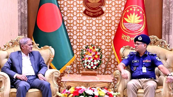 পুলিশকে নিষ্ঠা ও দায়িত্বশীলতার সঙ্গে কাজের আহ্বান রাষ্ট্রপতির